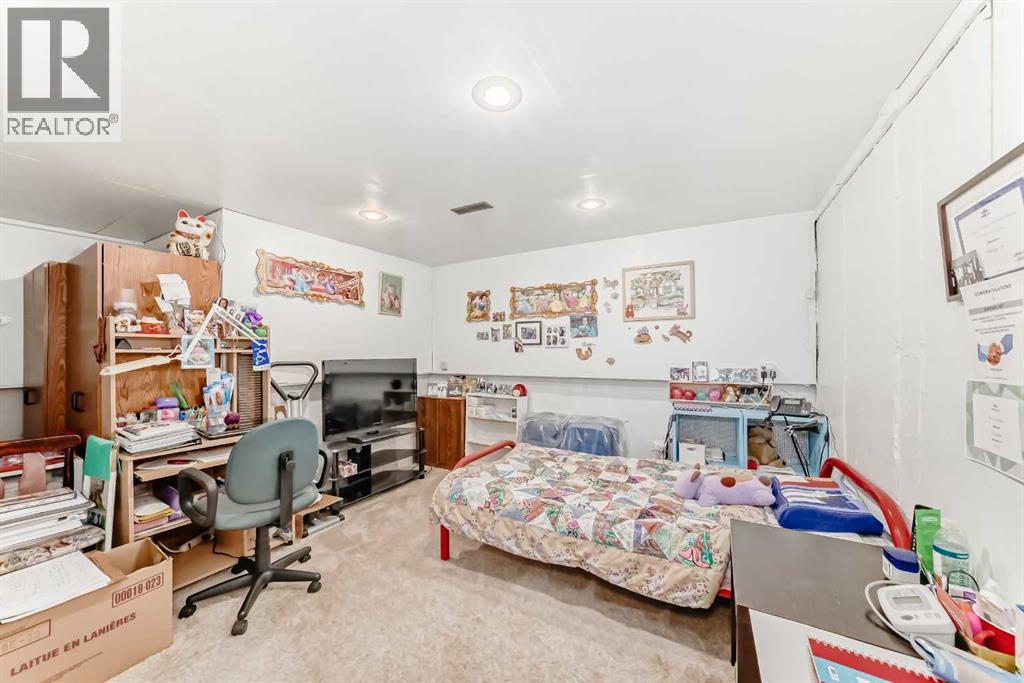 Single Family House for Sale in   Bermuda Drive NW Beddington Heights Calgary 