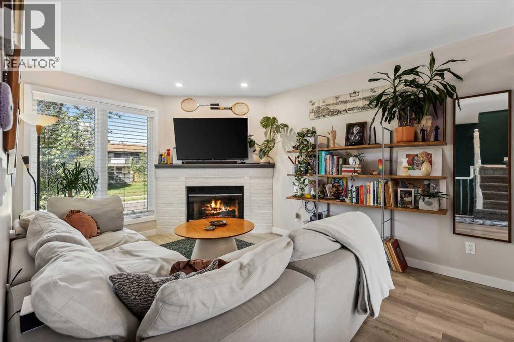 Single Family House for Sale in  Coachway Lane SW Coach Hill Calgary 