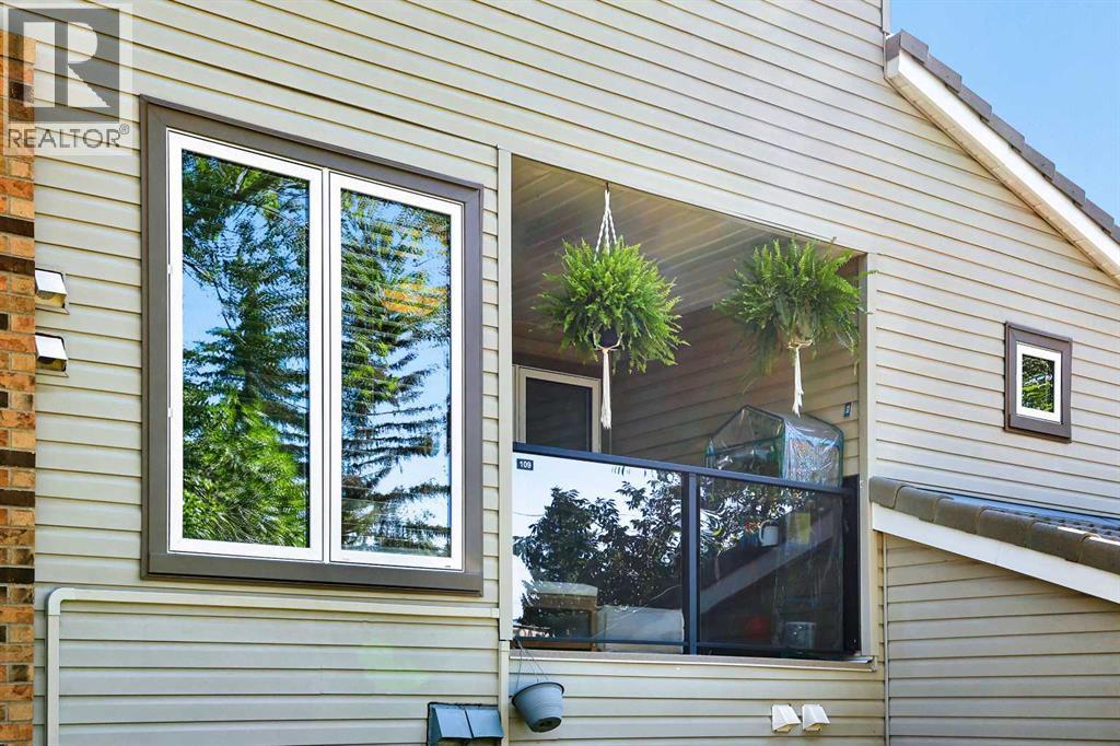 Single Family House for Sale in  Coachway Lane SW Coach Hill Calgary 