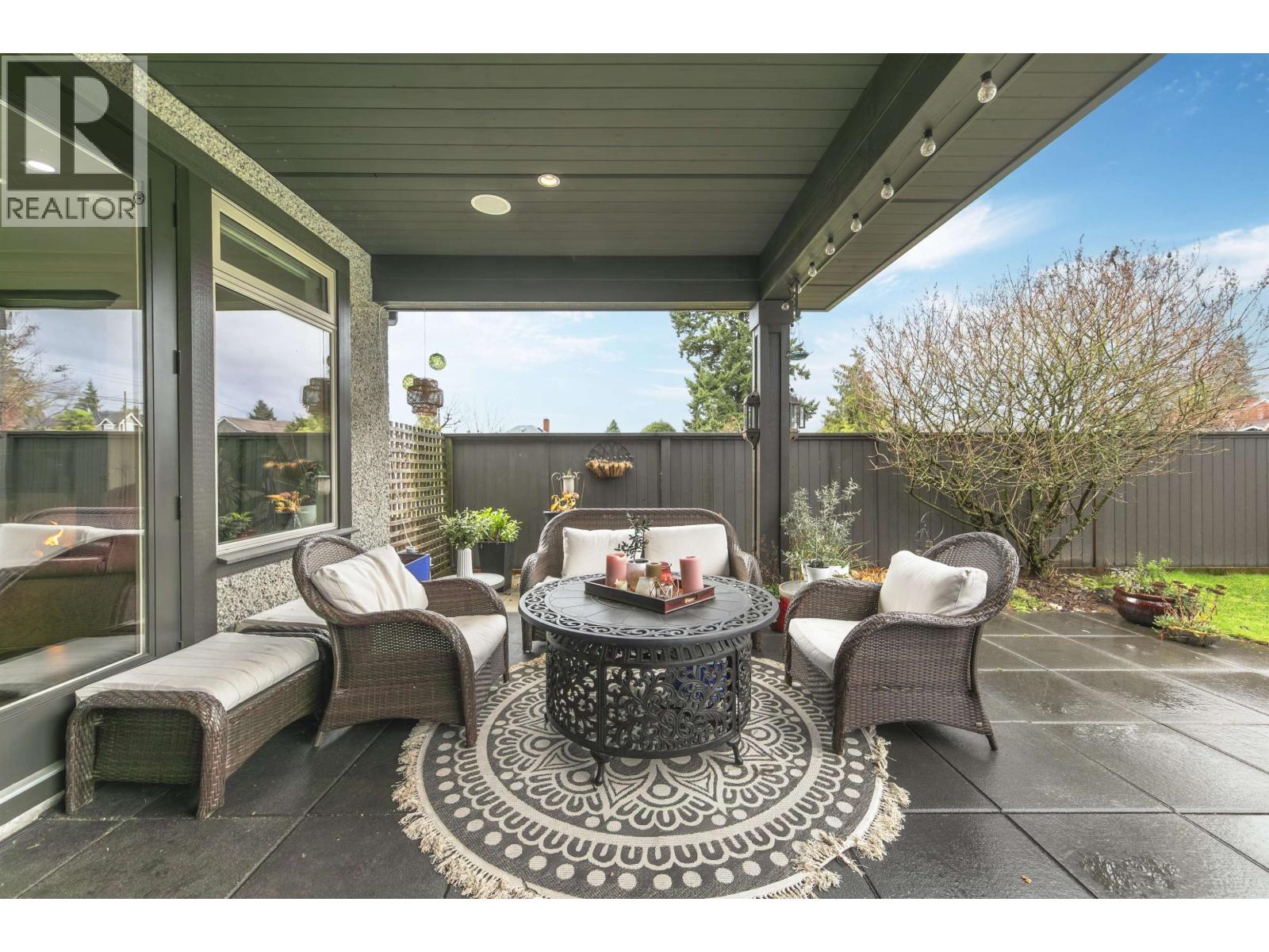 518 E 16TH STREET, North Vancouver