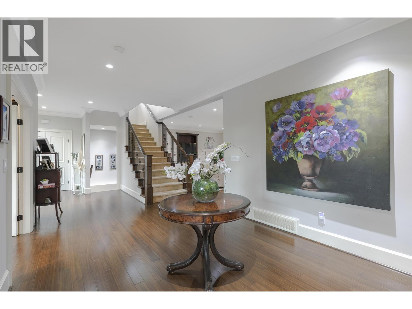 518 E 16TH STREET, North Vancouver