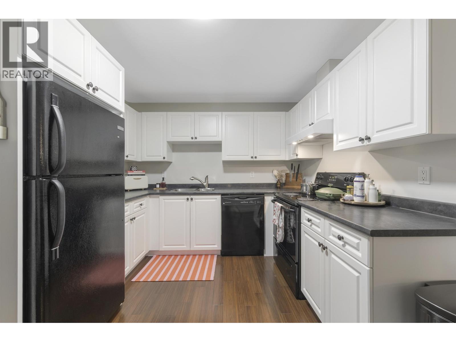 518 E 16TH STREET, North Vancouver