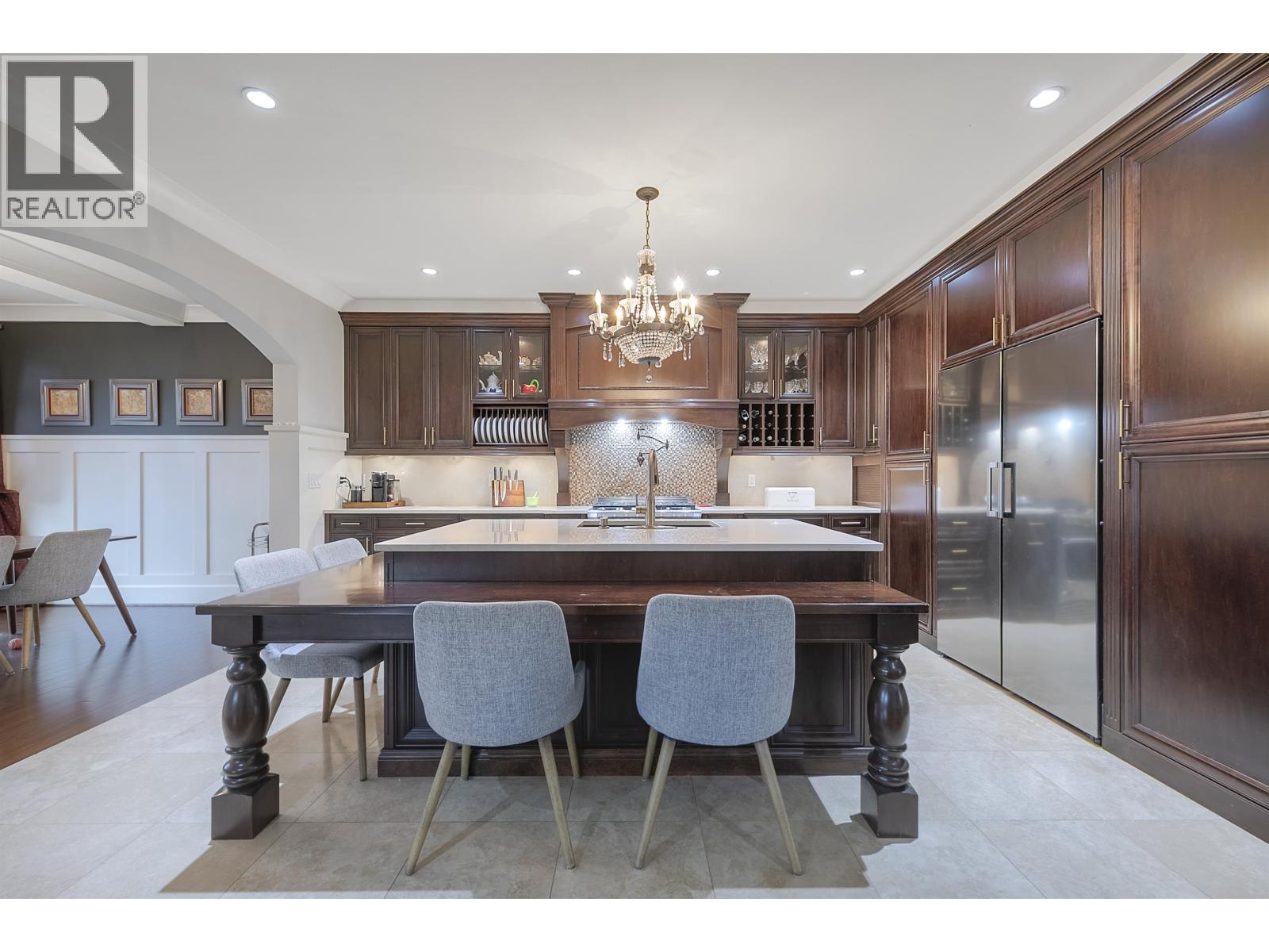 518 E 16TH STREET, North Vancouver