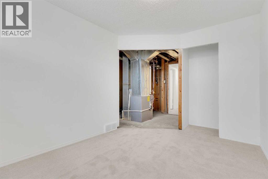 Single Family House Bi-level for Sale in  Doverville Crescent SE Dover Calgary 