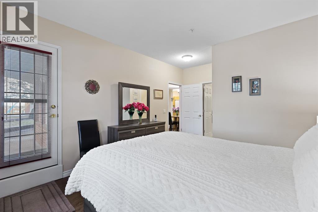 Single Family House for Sale in    Street SW Shawnee Slopes Calgary 