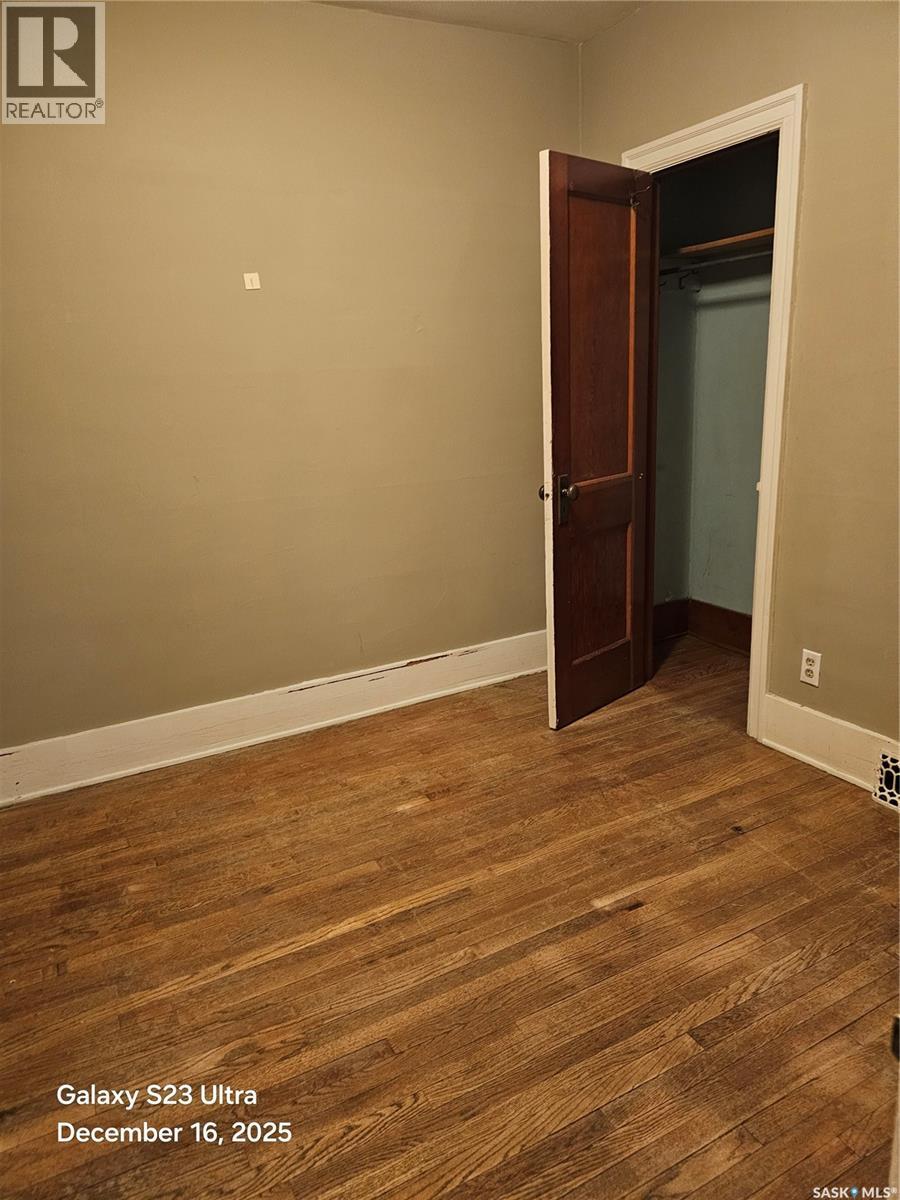 833 i AVENUE N - Photo 5 of 11, Saskatoon, Saskatchewan