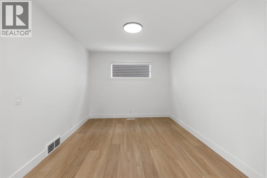 Single Family House for Sale in  Tuscany  Ravine Close NW Tuscany Calgary 