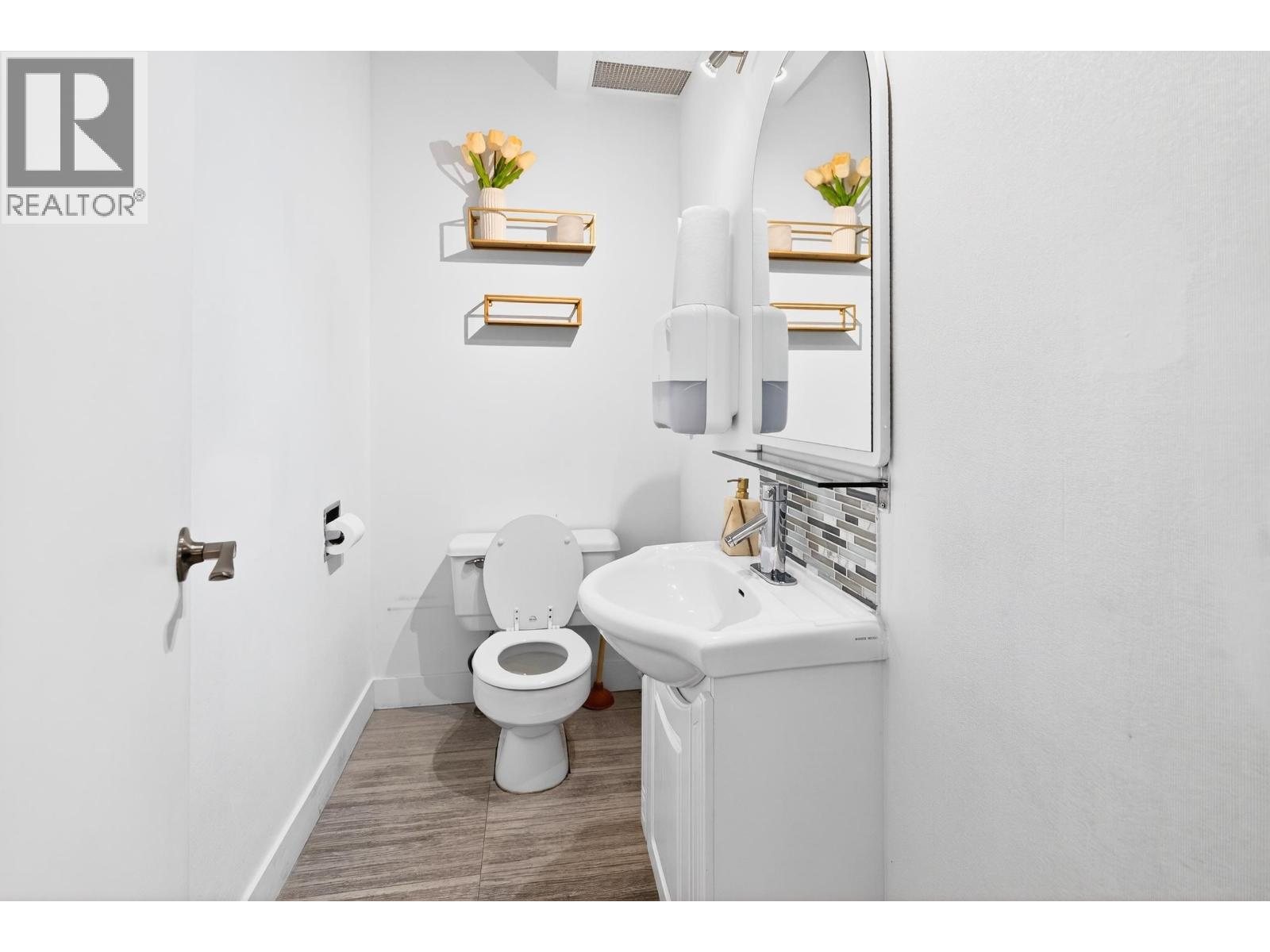 12085 CONFIDENTIAL, North Vancouver