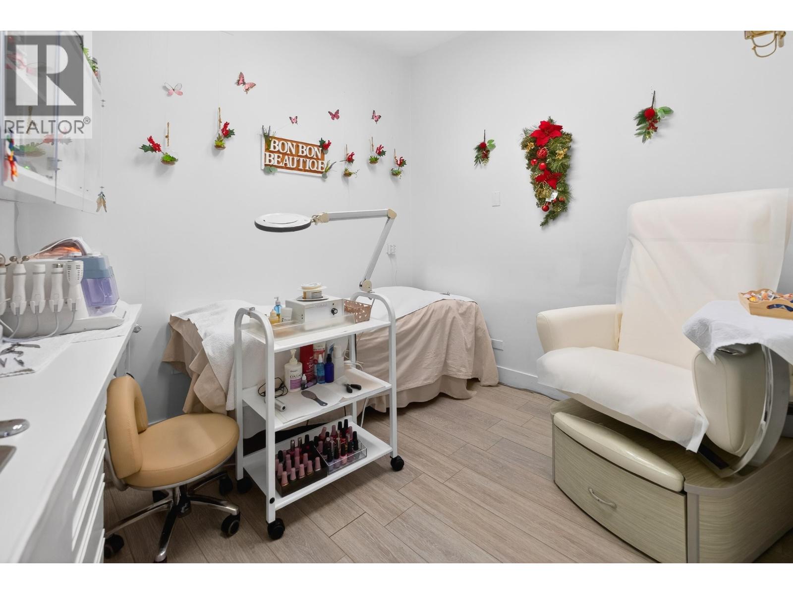 12085 CONFIDENTIAL, North Vancouver
