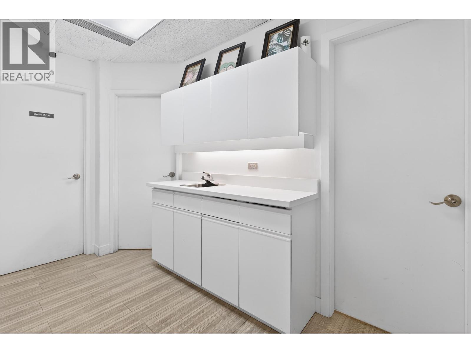 12085 CONFIDENTIAL, North Vancouver