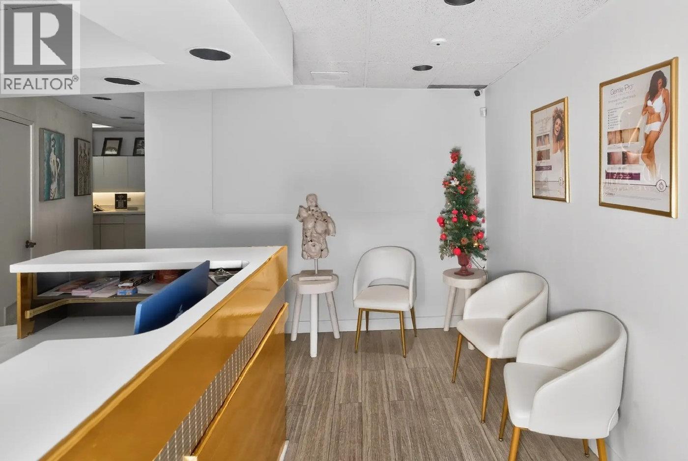 12085 CONFIDENTIAL, North Vancouver