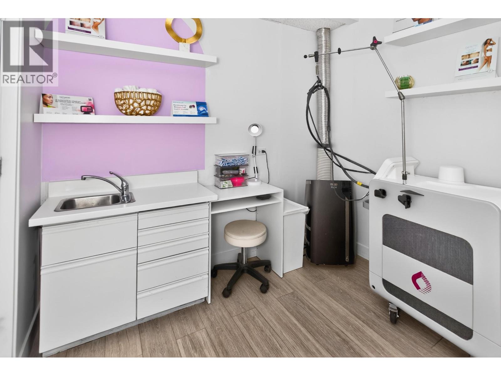 12085 CONFIDENTIAL, North Vancouver