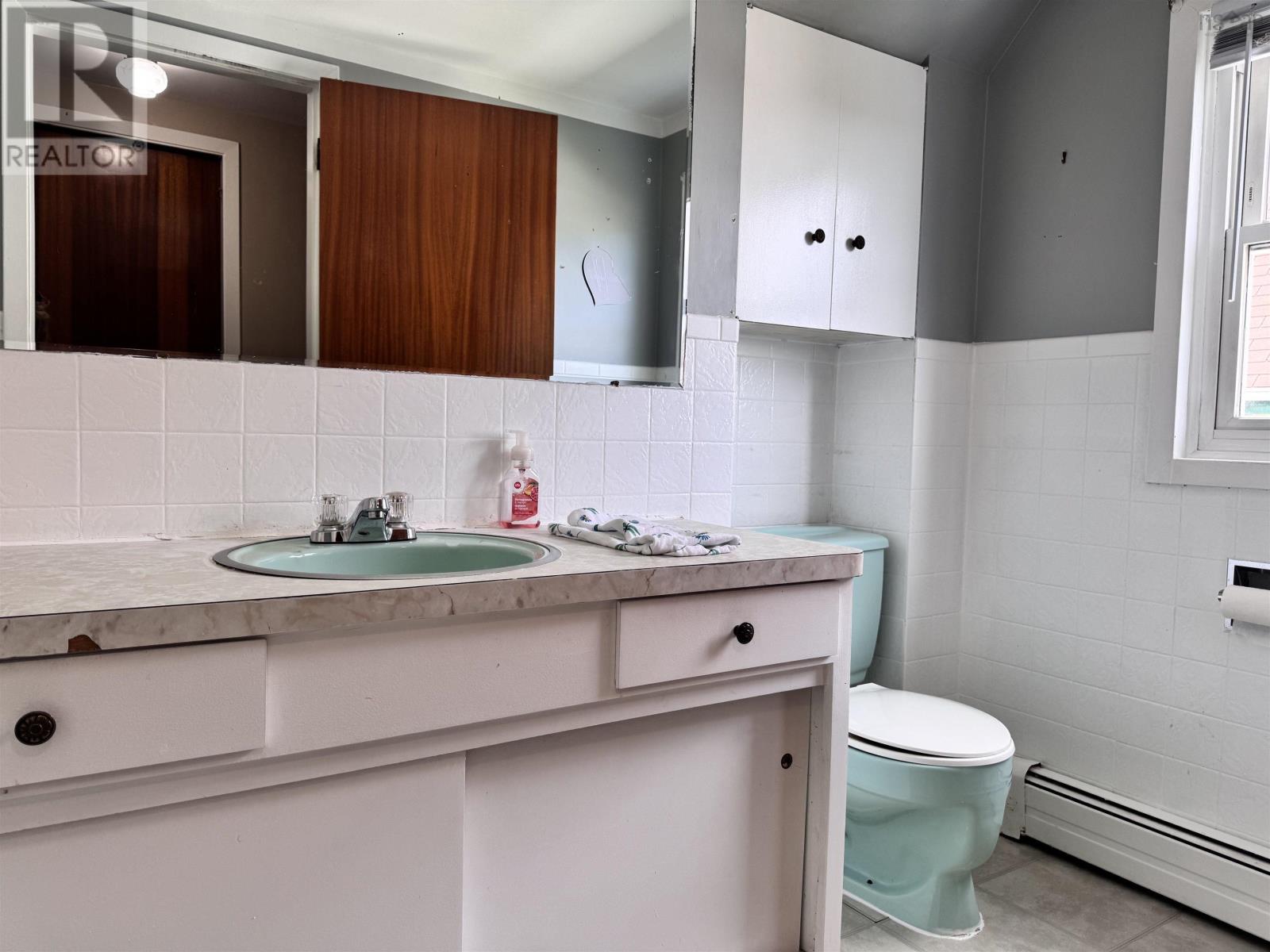 Property 42 of 47 of 319 York Street