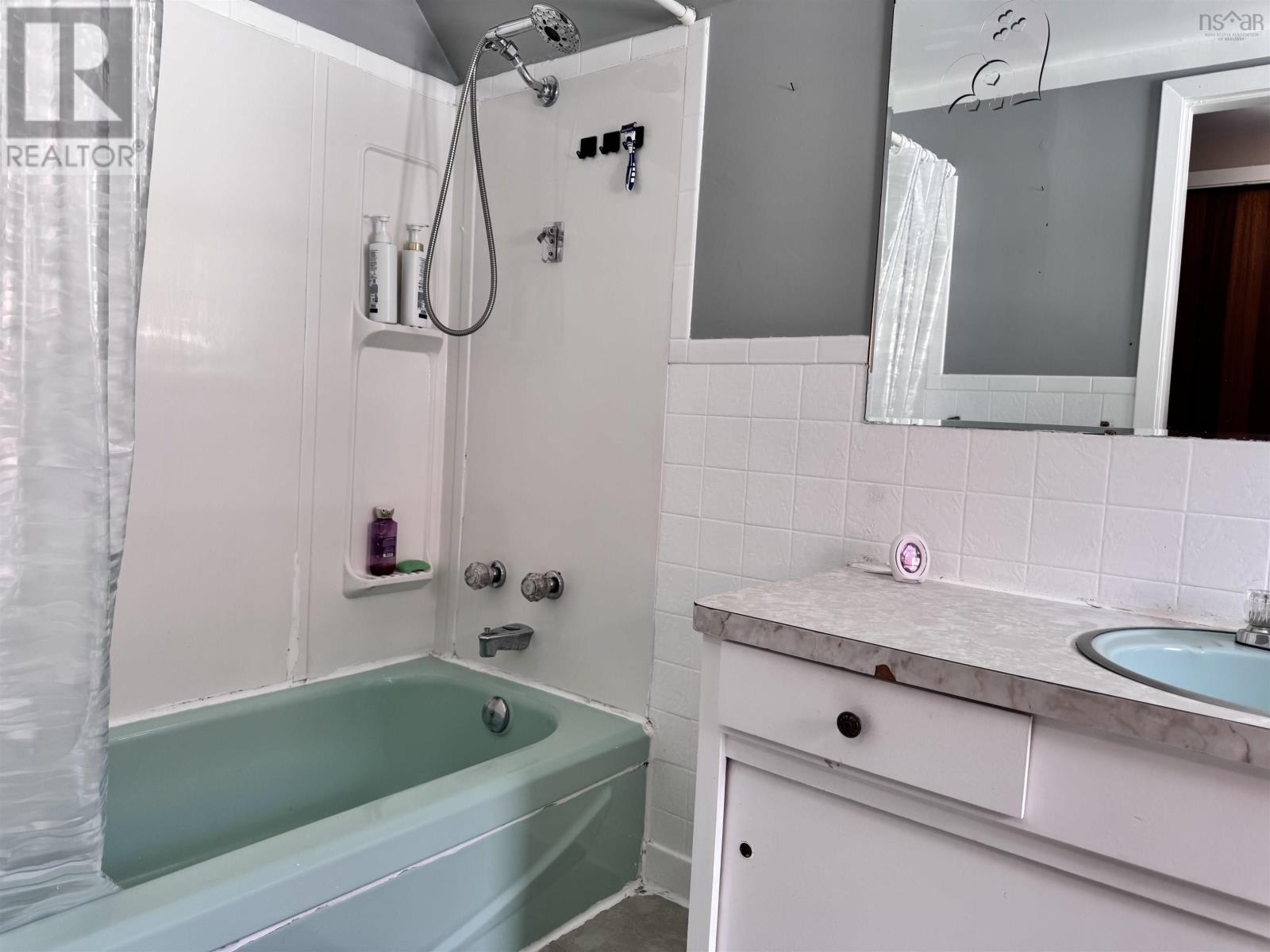 Property 25 of 47 of 319 York Street