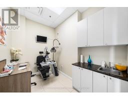 B10 - 9610 Yonge Street, Richmond Hill, ON L4C1V6 Photo 8
