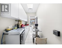 B10 - 9610 Yonge Street, Richmond Hill, ON L4C1V6 Photo 9