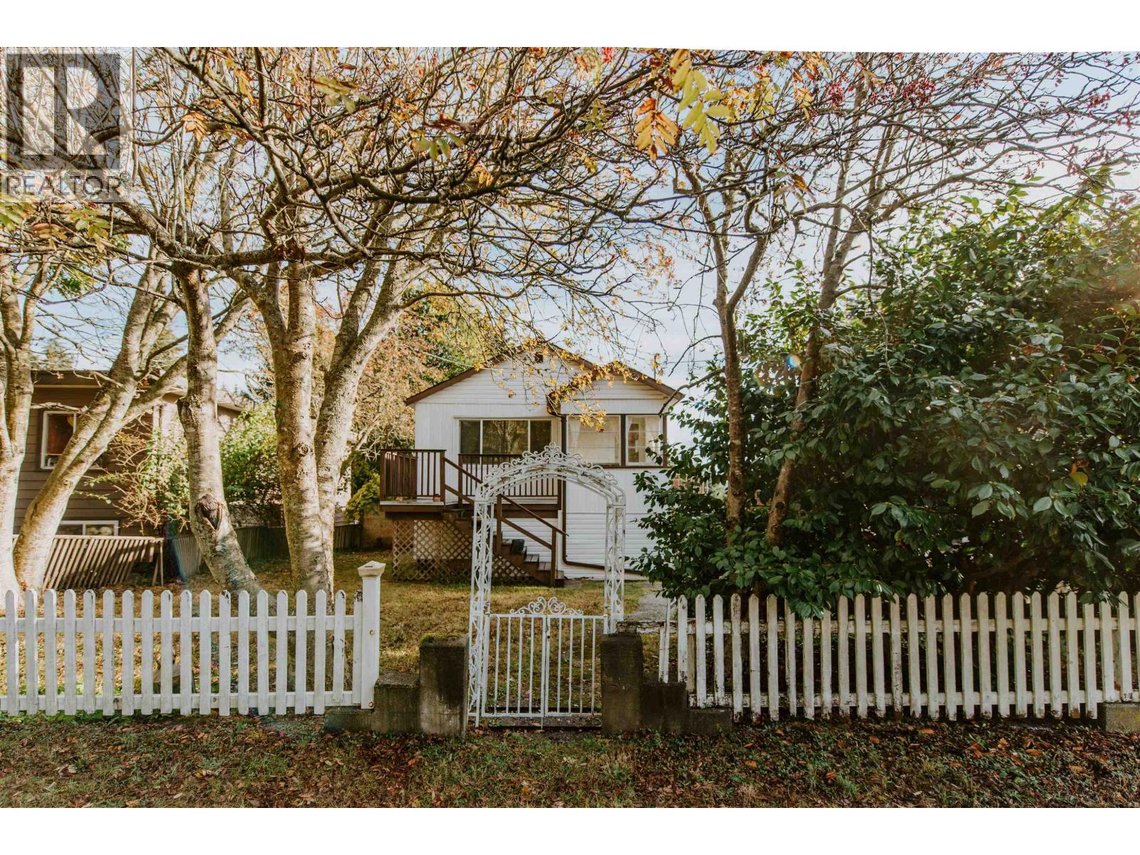 226 PRATT ROAD, Gibsons