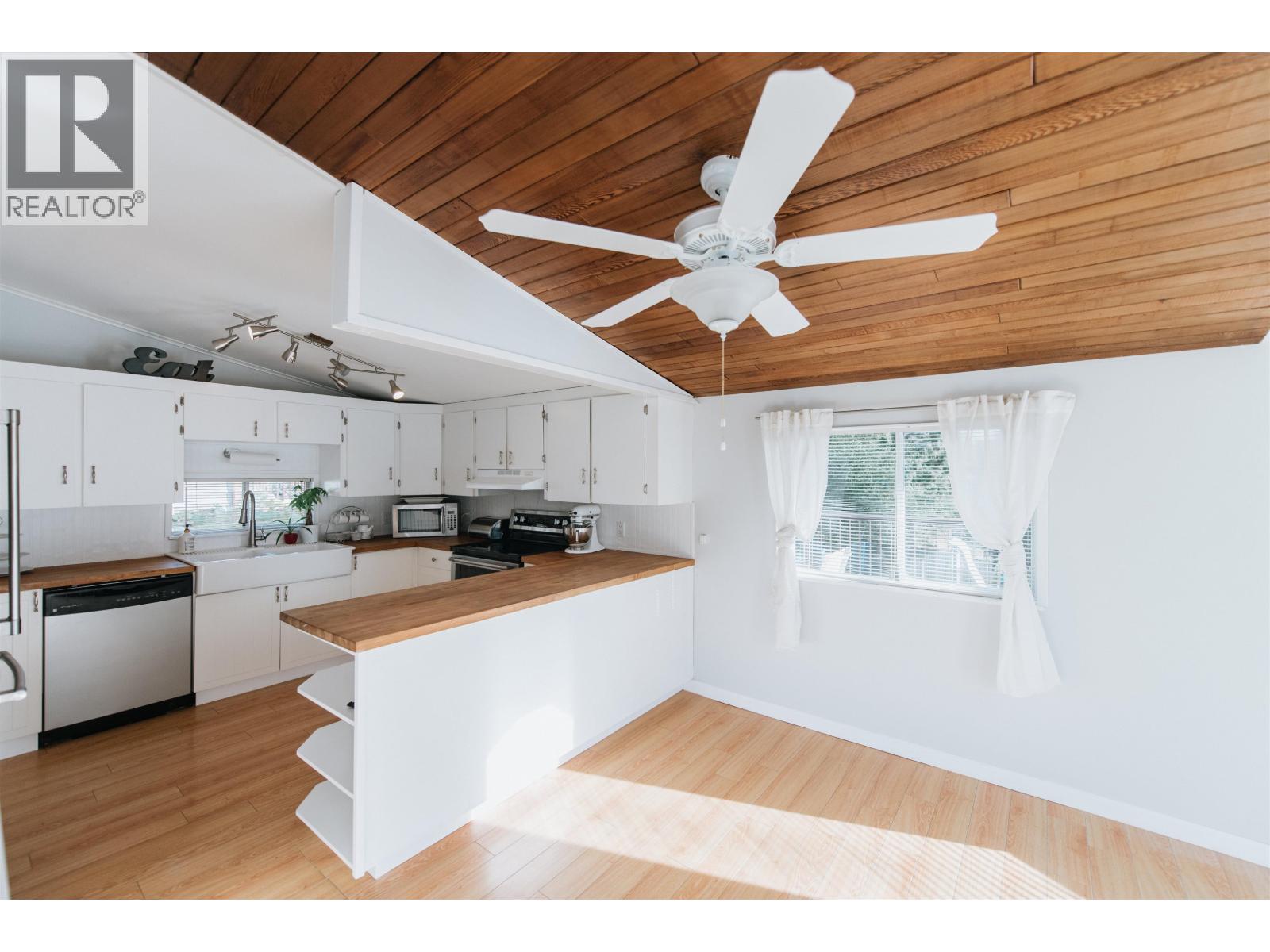 226 PRATT ROAD, Gibsons