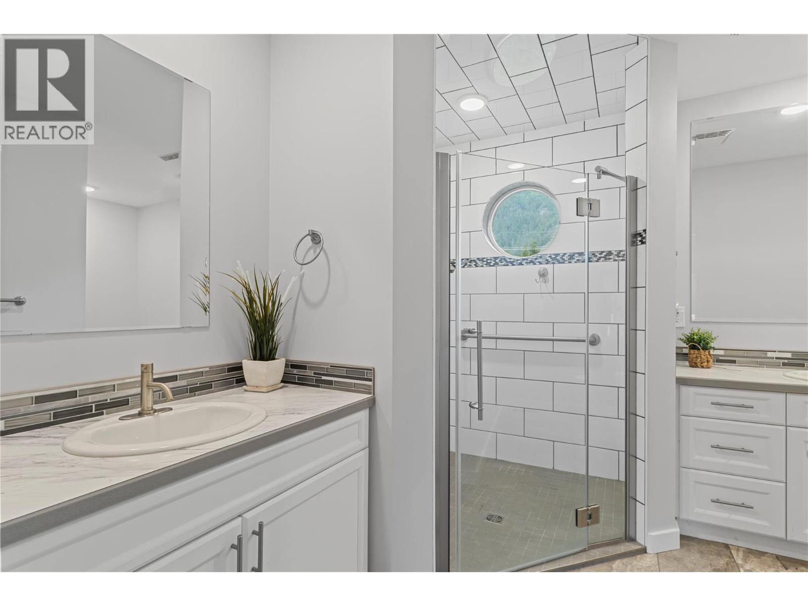  421 Hillier Road, Sicamous