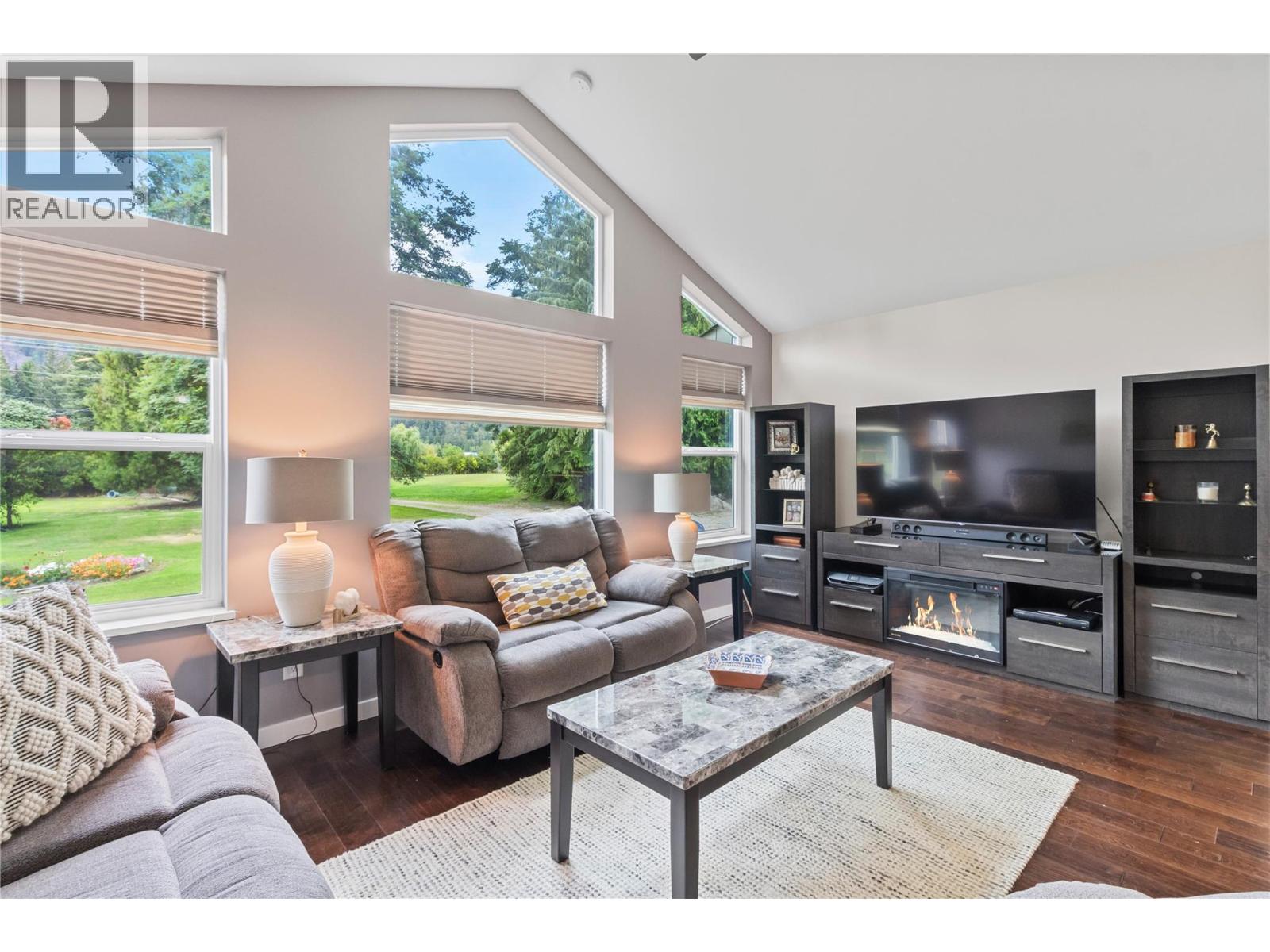  421 Hillier Road, Sicamous