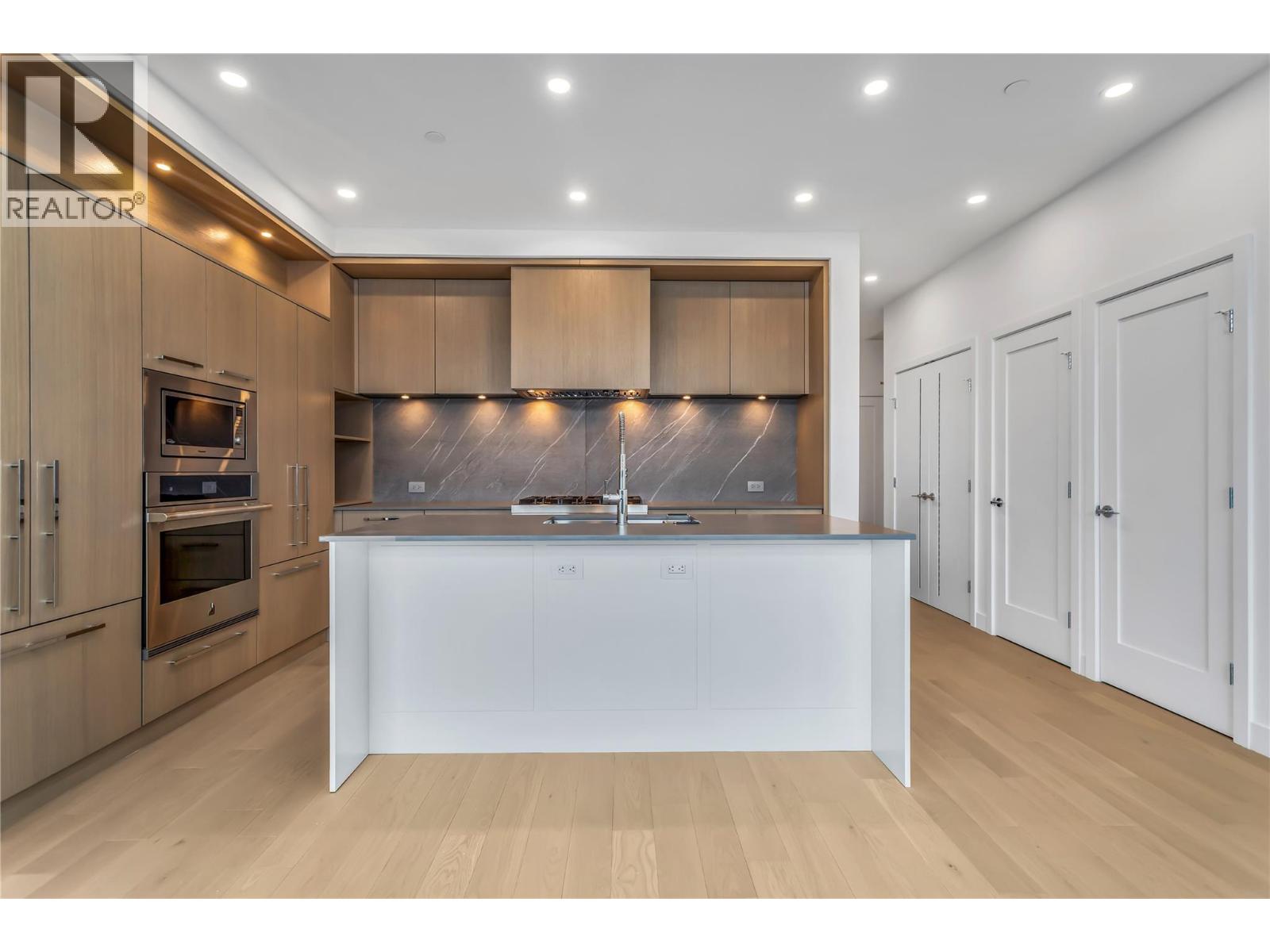 PH S607 3409 Lakeshore Road, Kelowna