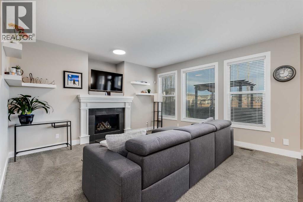 Single Family House for Sale in  Evansfield Place NW Evanston Calgary 