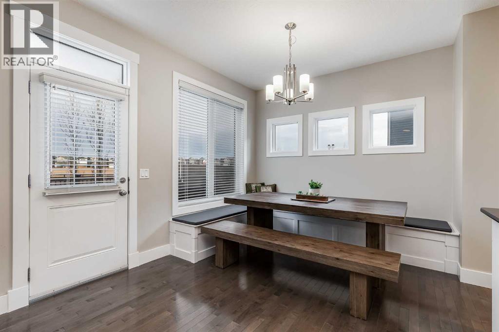 Single Family House for Sale in  Evansfield Place NW Evanston Calgary 