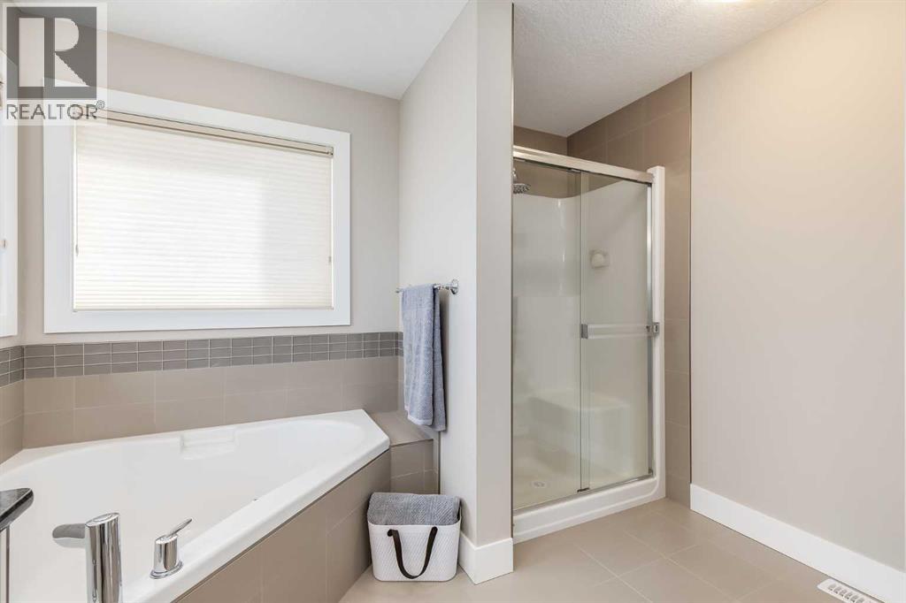 Single Family House for Sale in  Evansfield Place NW Evanston Calgary 