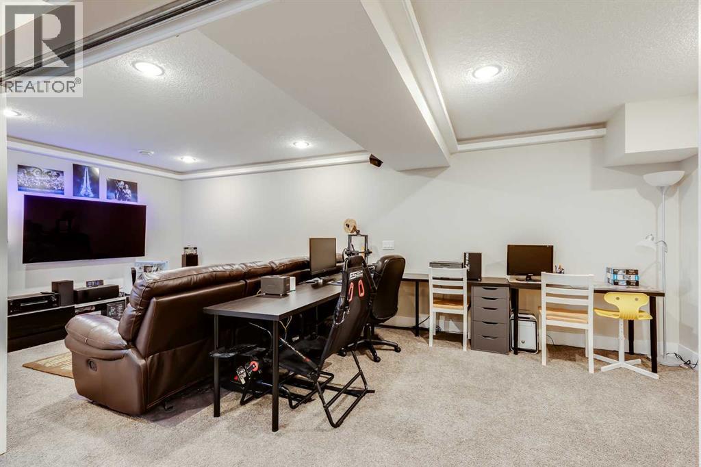 Single Family House for Sale in  Evansfield Place NW Evanston Calgary 