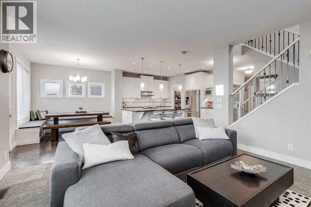 Single Family House for Sale in  Evansfield Place NW Evanston Calgary 