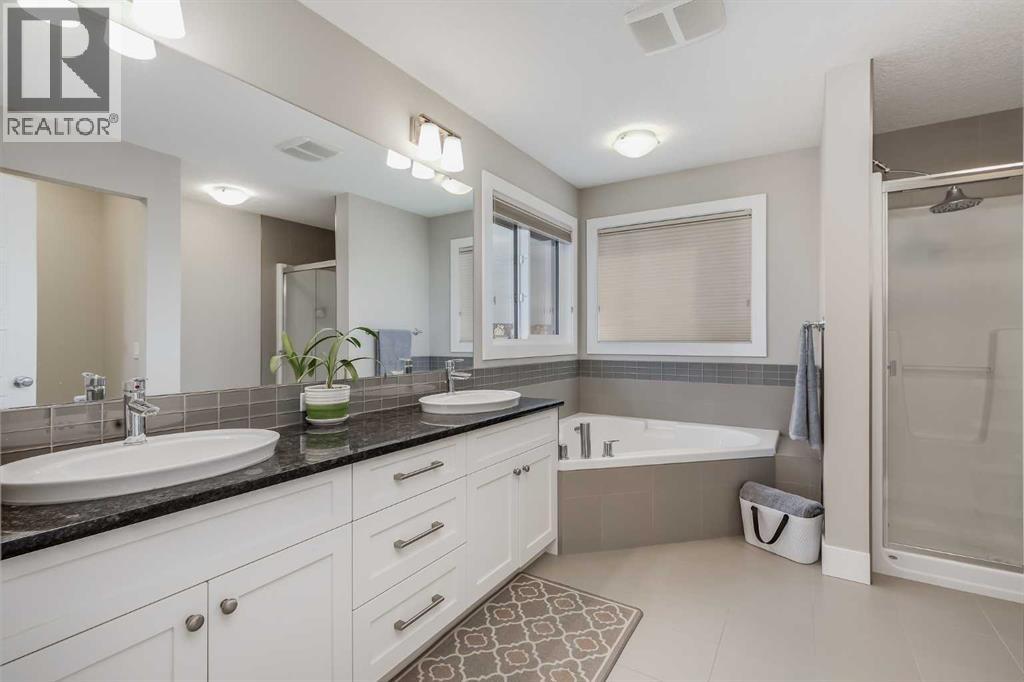 Single Family House for Sale in  Evansfield Place NW Evanston Calgary 