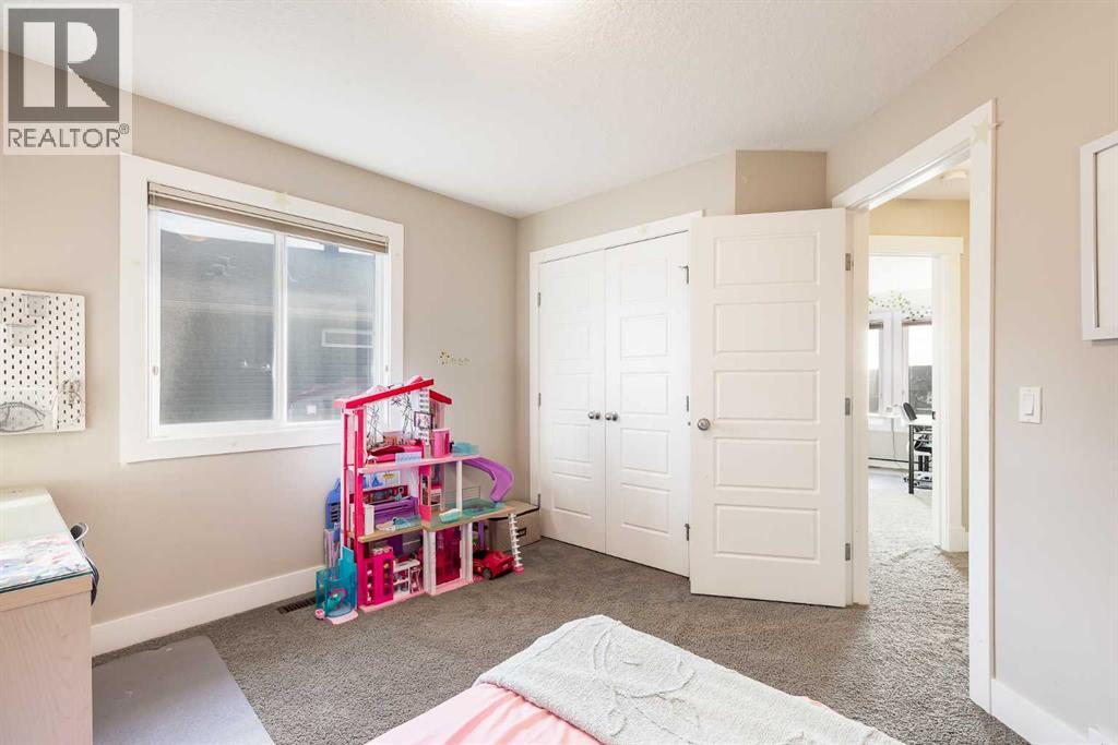 Single Family House for Sale in  Evansfield Place NW Evanston Calgary 