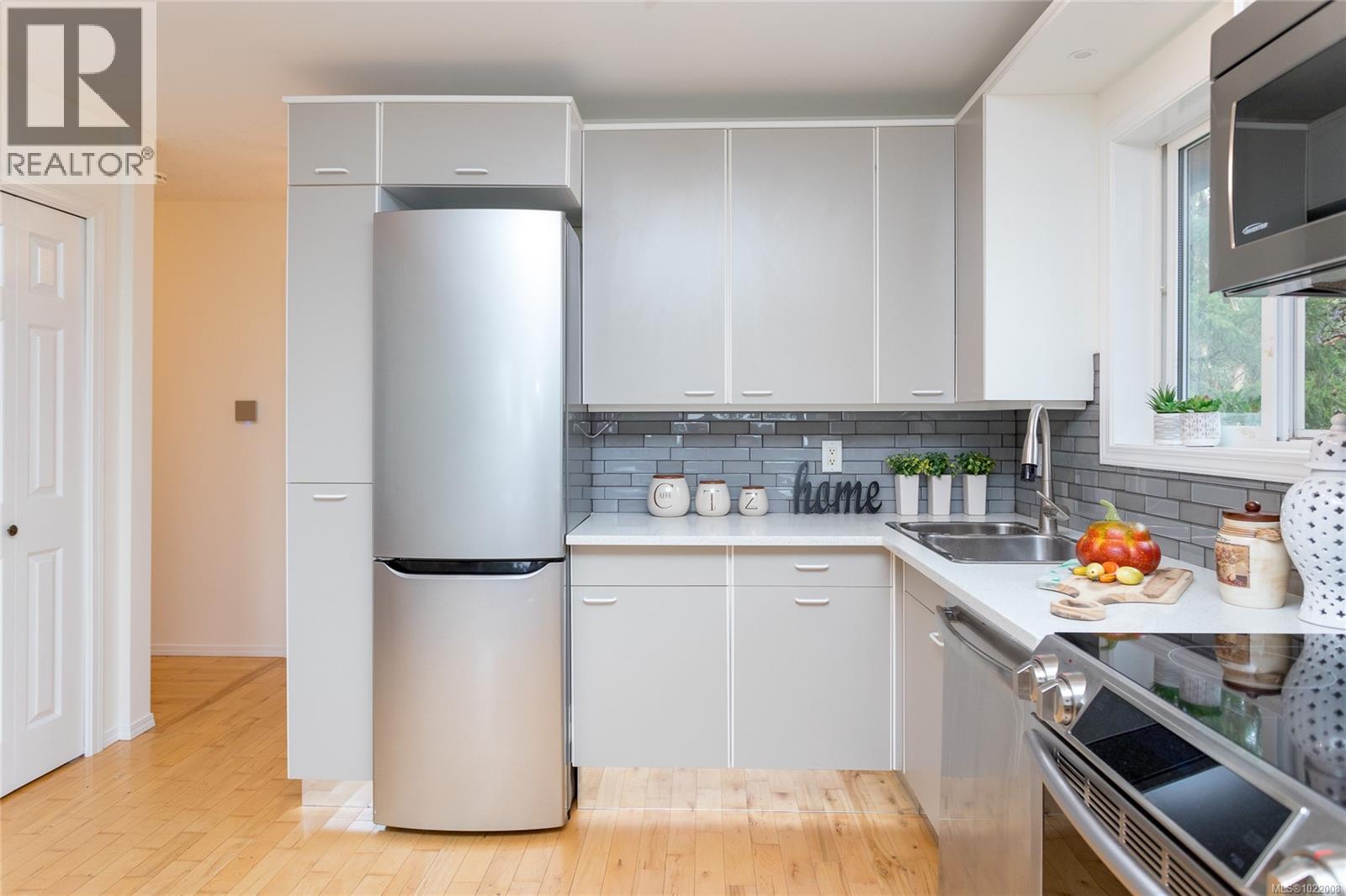 3715 Munn Rd, Highlands