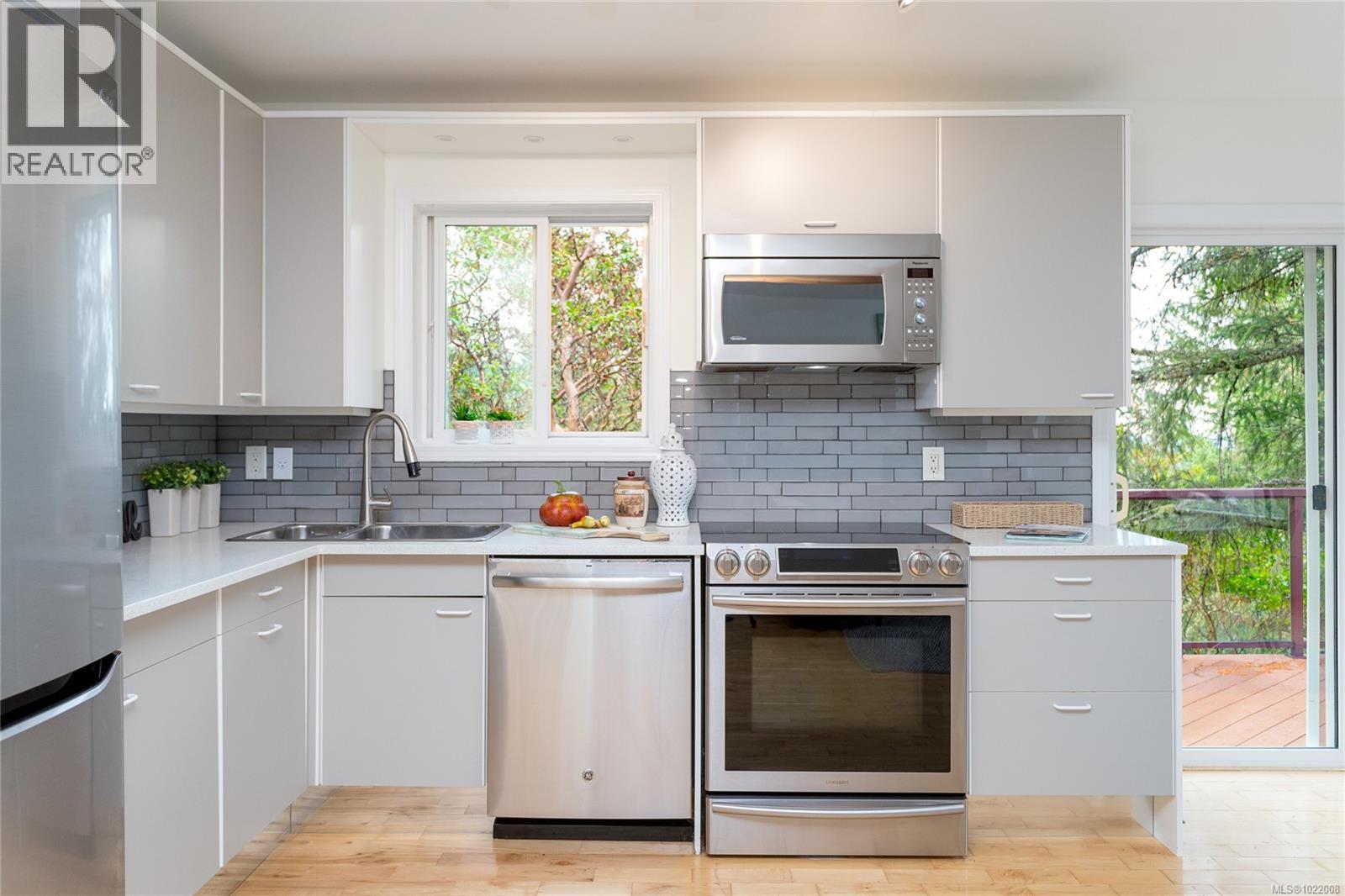 3715 Munn Rd, Highlands