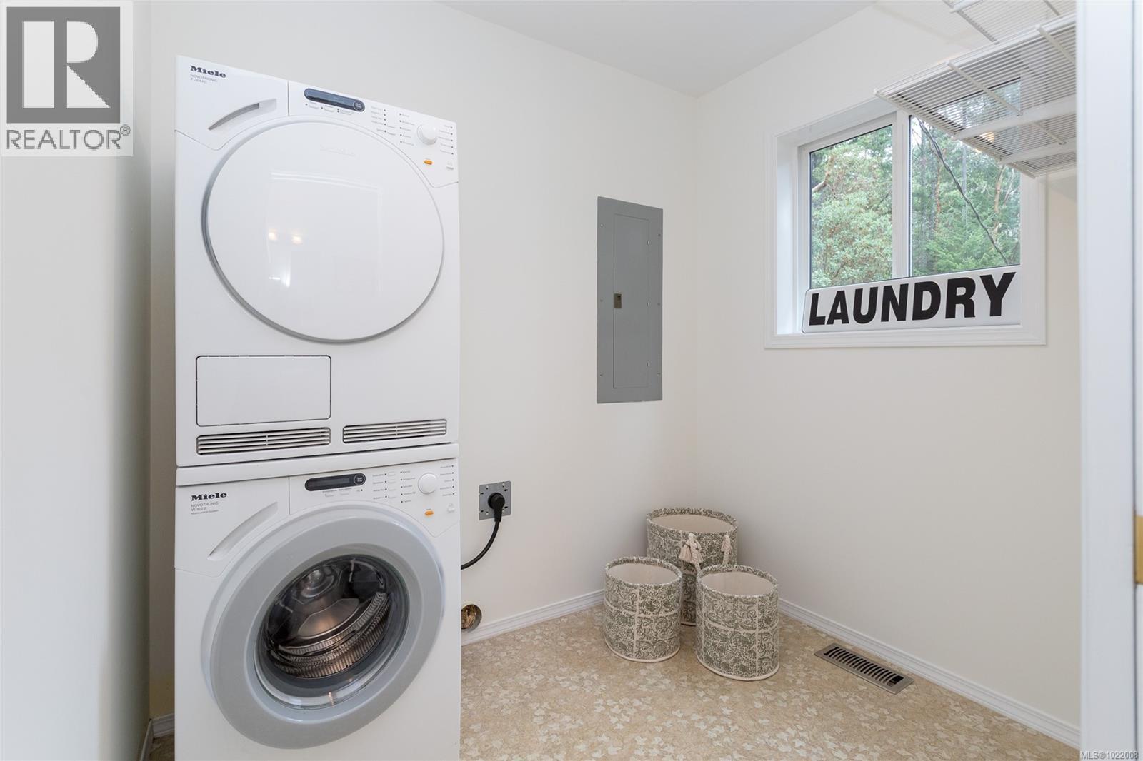 3715 Munn Rd, Highlands