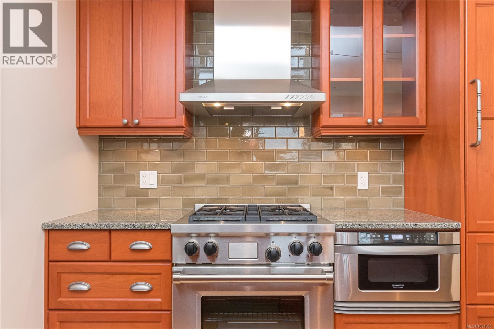 401 1175 Beach Drive, Oak Bay