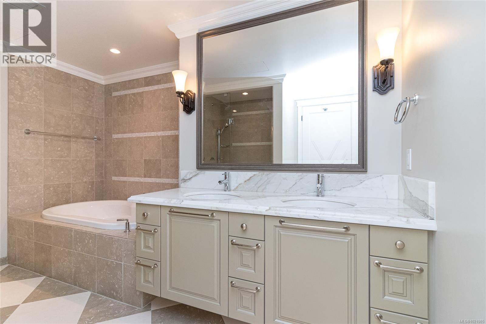 401 1175 Beach Drive, Oak Bay