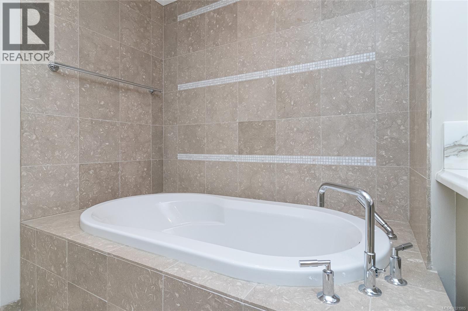 401 1175 Beach Drive, Oak Bay