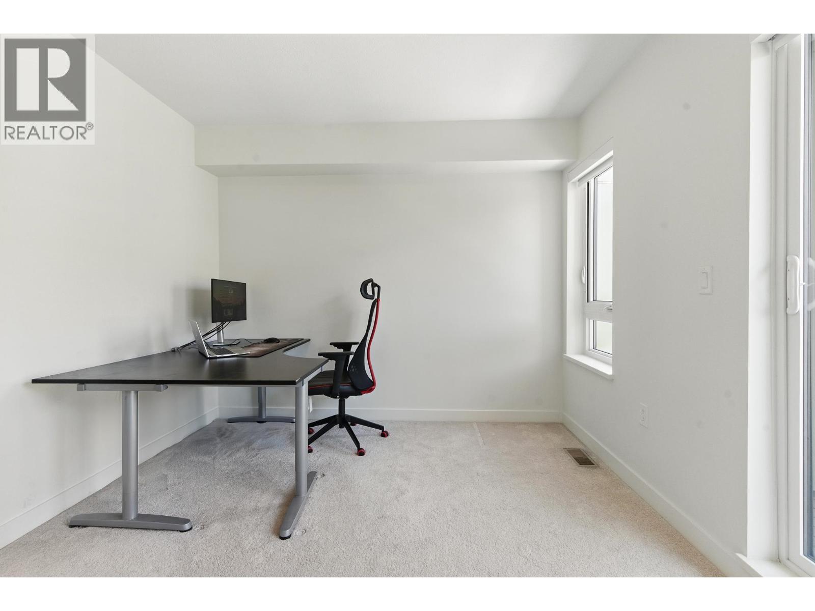 #76-10199 RIVER Drive, Richmond