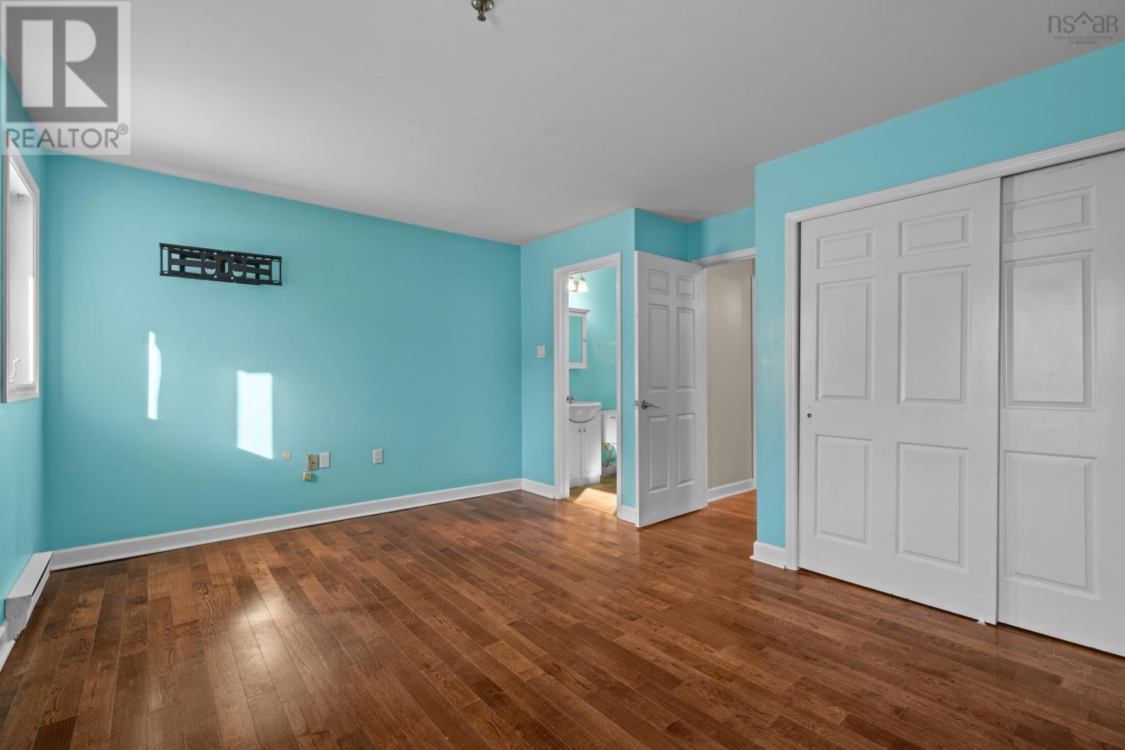 Property 22 of 33 of 106 126 Farnham Gate Road