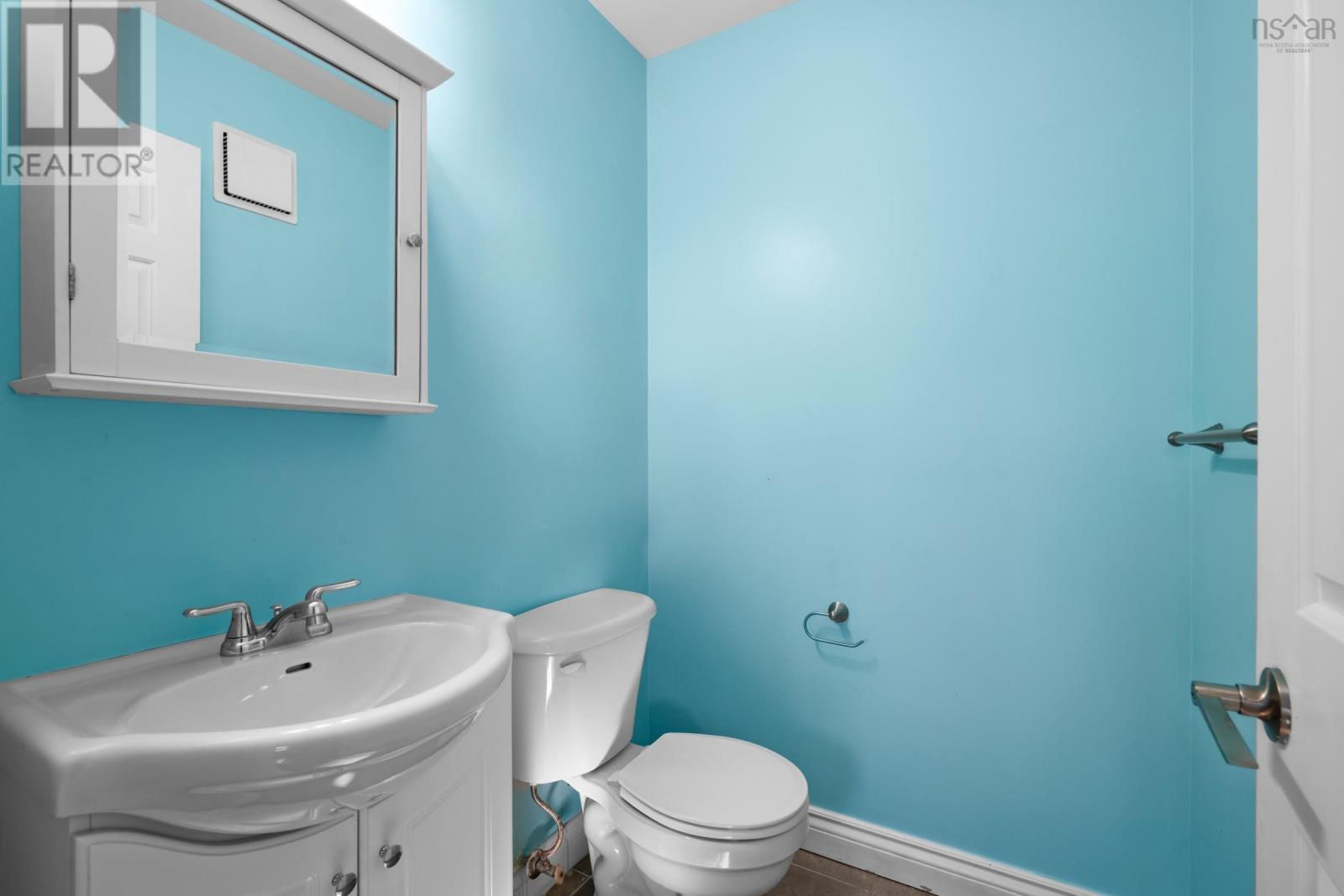 Property 24 of 33 of 106 126 Farnham Gate Road