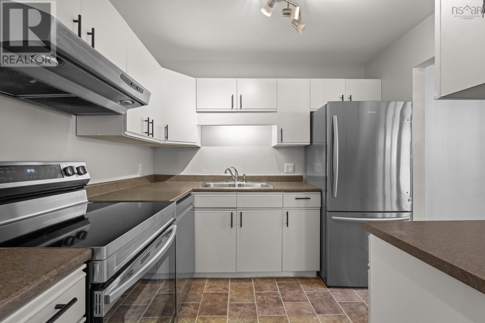 Property 16 of 33 of 106 126 Farnham Gate Road