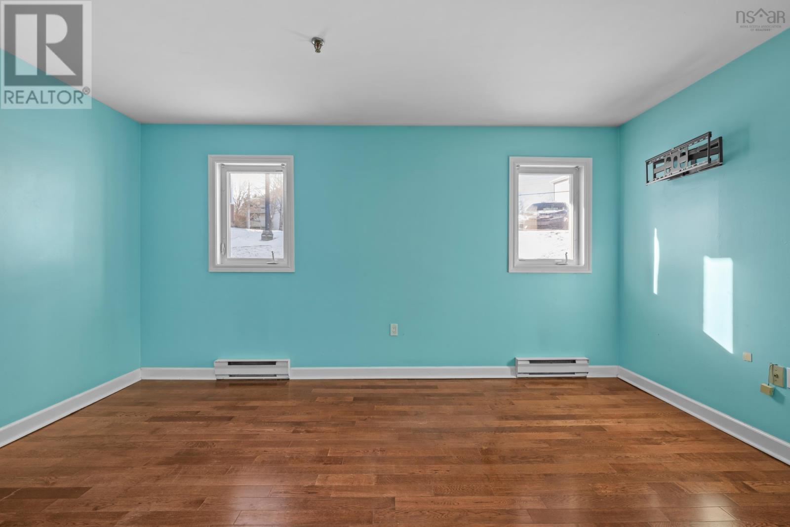 Property 21 of 33 of 106 126 Farnham Gate Road