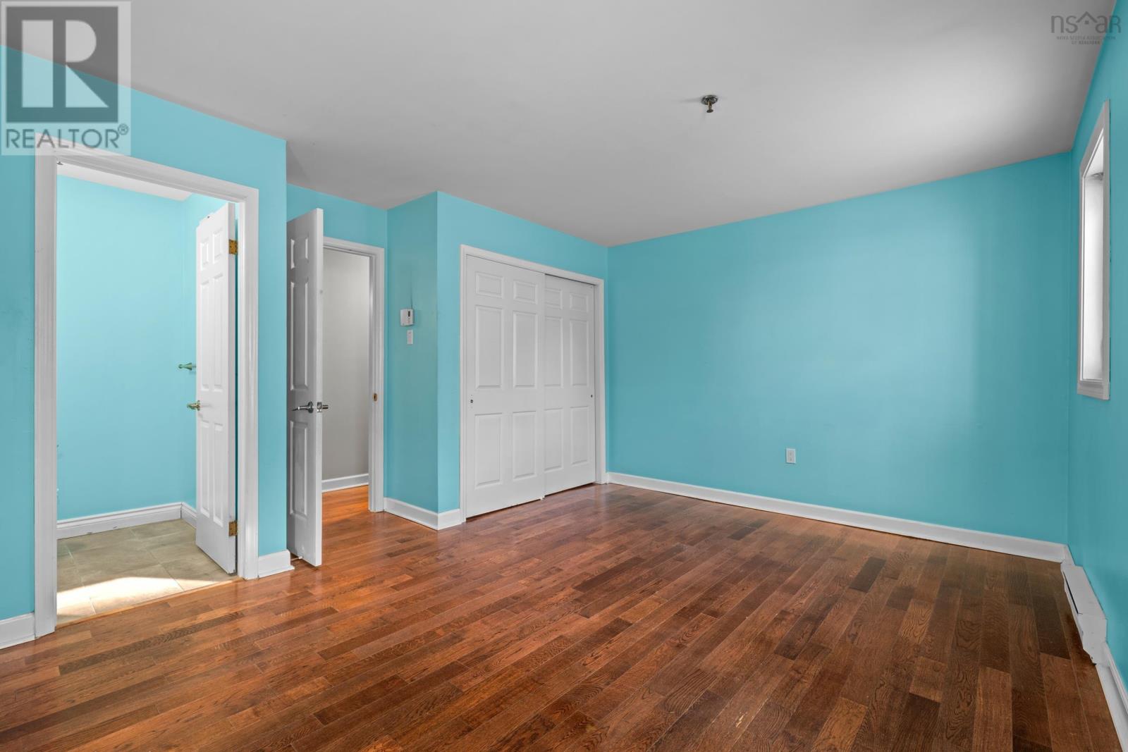 Property 23 of 33 of 106 126 Farnham Gate Road