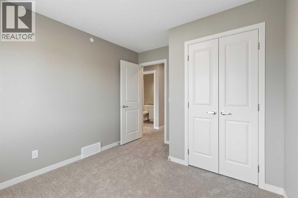 415 Hotchkiss Manor SE, Calgary, Alberta