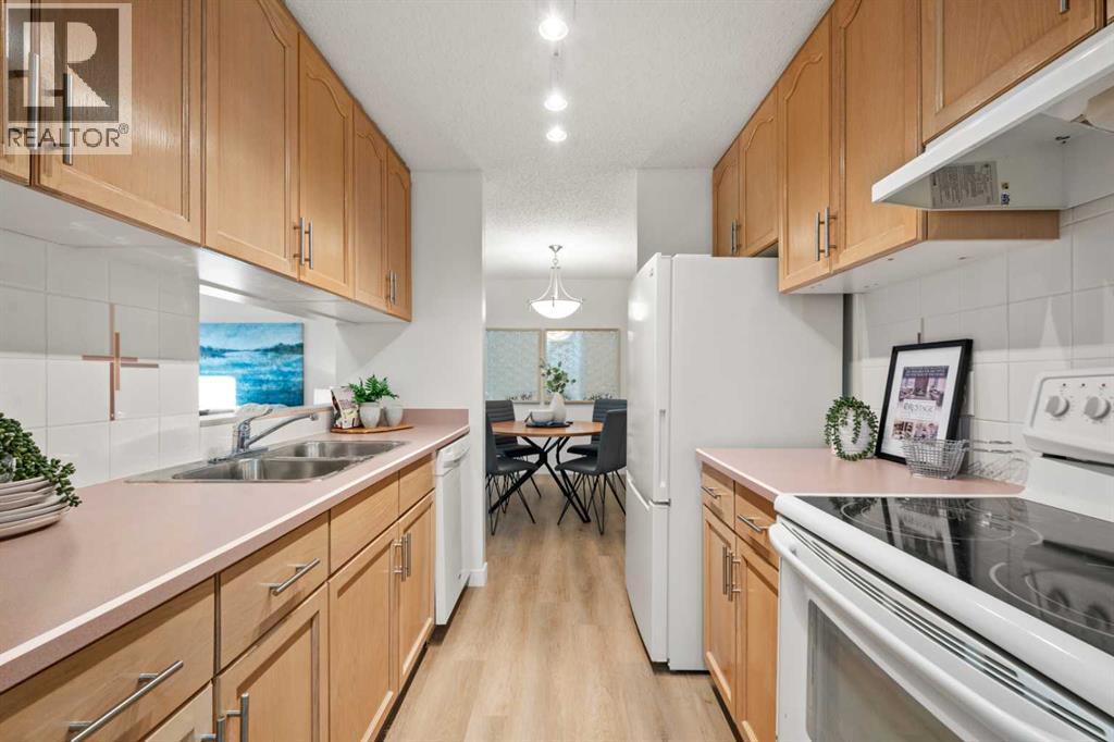 Single Family House for Sale in    Avenue SW Windsor Park Calgary 