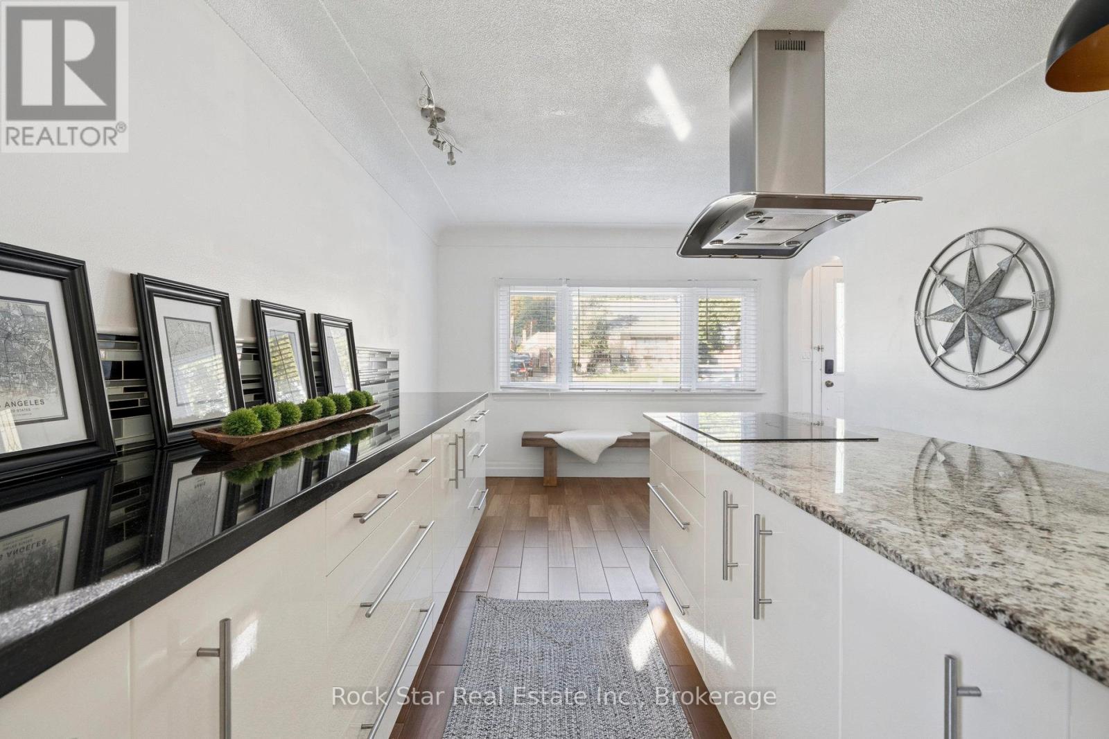 Single Family House for Sale in  ROSEDALE AVENUE Hamilton (Rosedale) 