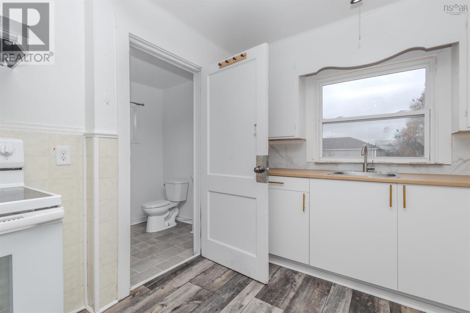 Property 20 of 30 of 214 Alexandra Street