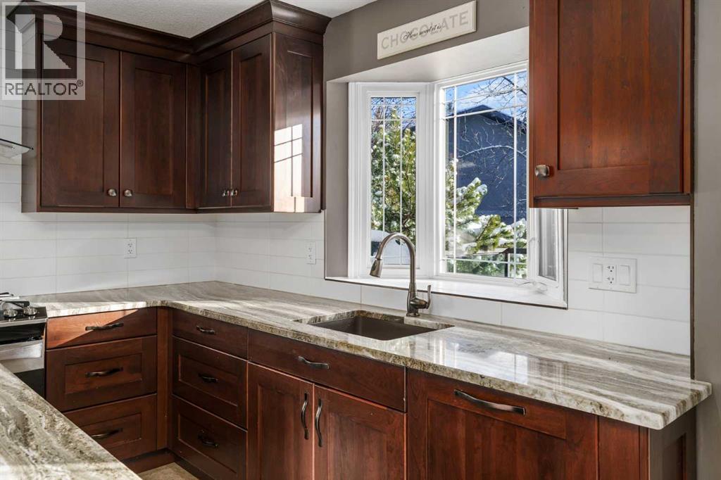 Single Family House for Sale in  Edgemont Place NW Edgemont Calgary 