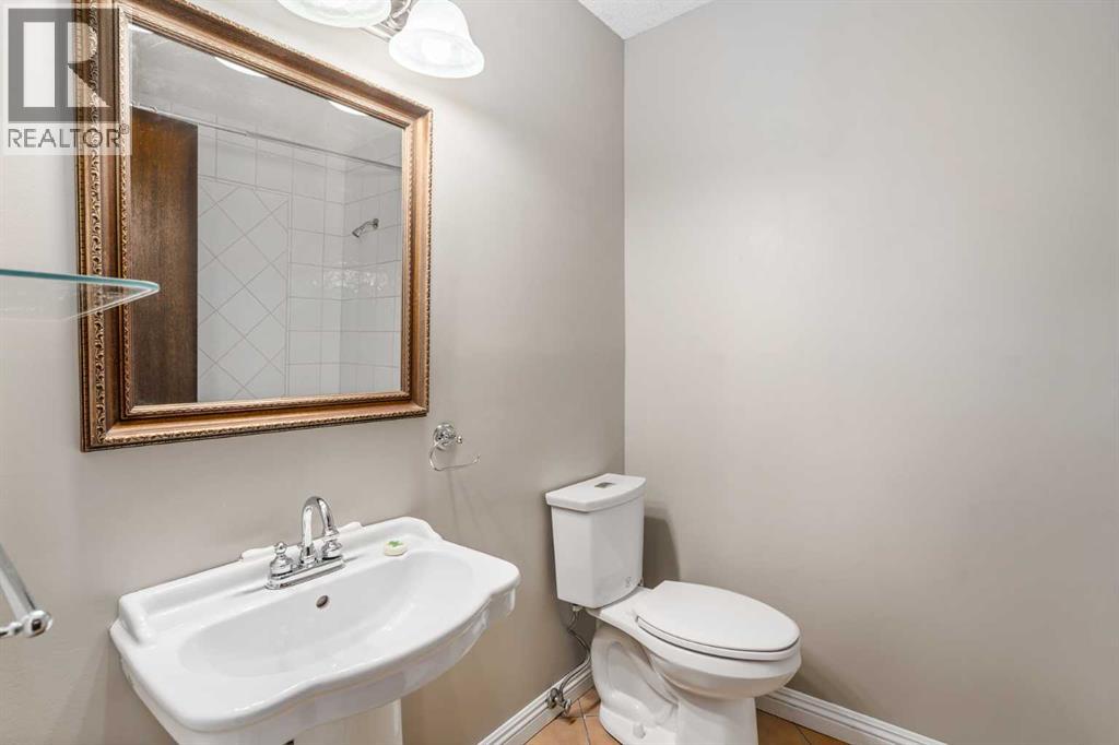 Single Family House for Sale in  Edgemont Place NW Edgemont Calgary 